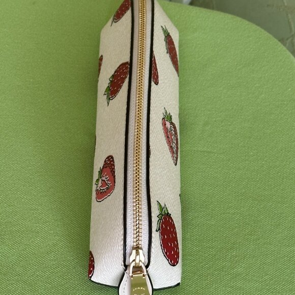 COACH NOTEBOOK + PENCIL CASE STRAWBERRY PRINT (SET):NWT STRAWBERRIES CAO44/CAP08 - Picture 12 of 16